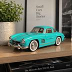 Mercedes-Benz 300 SL Gullwing 1:22 Scale Diecast Model Car – Greenish Blue Edition