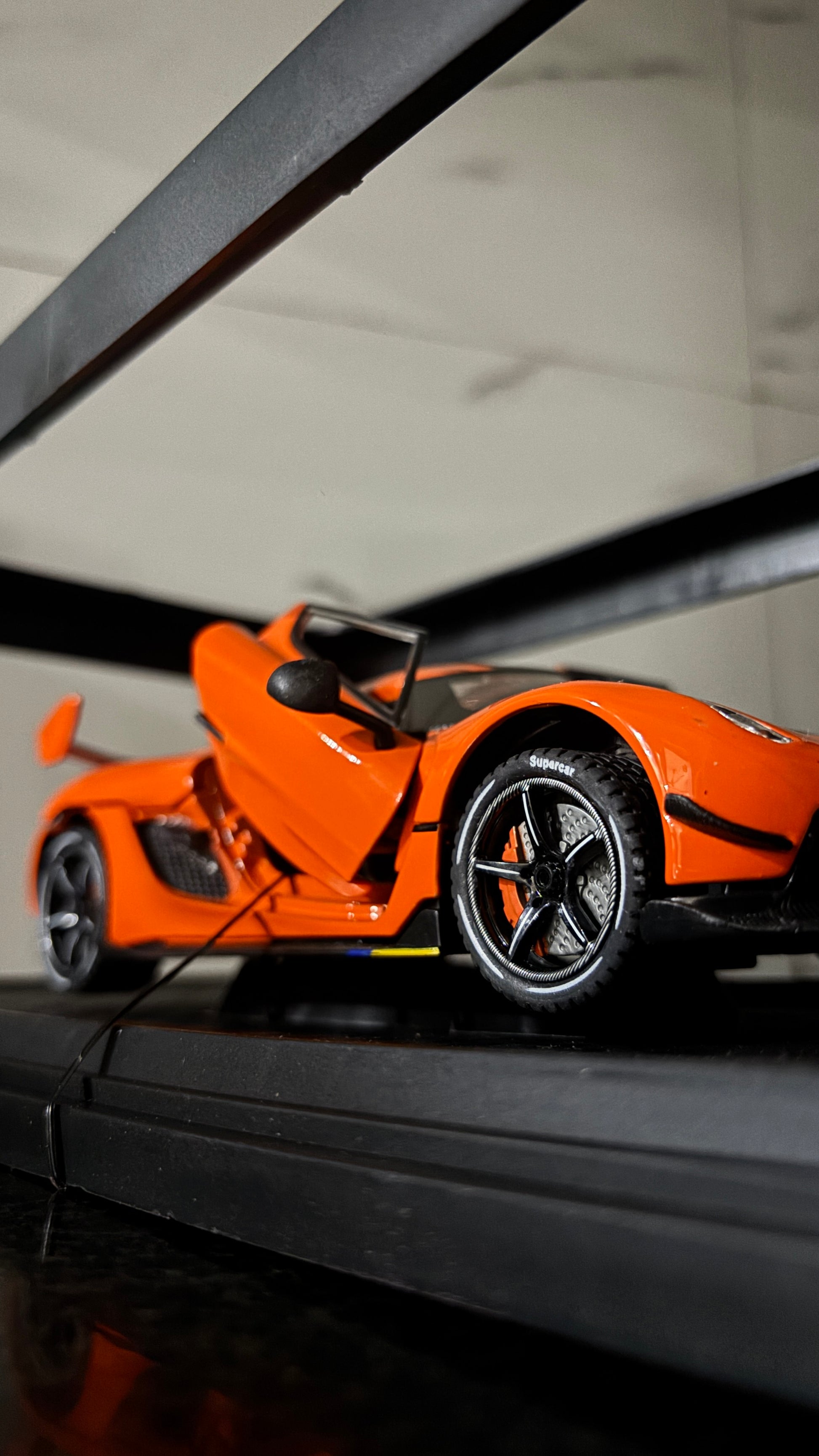 Koenigsegg Supercar, 1:24 Diecast Model
