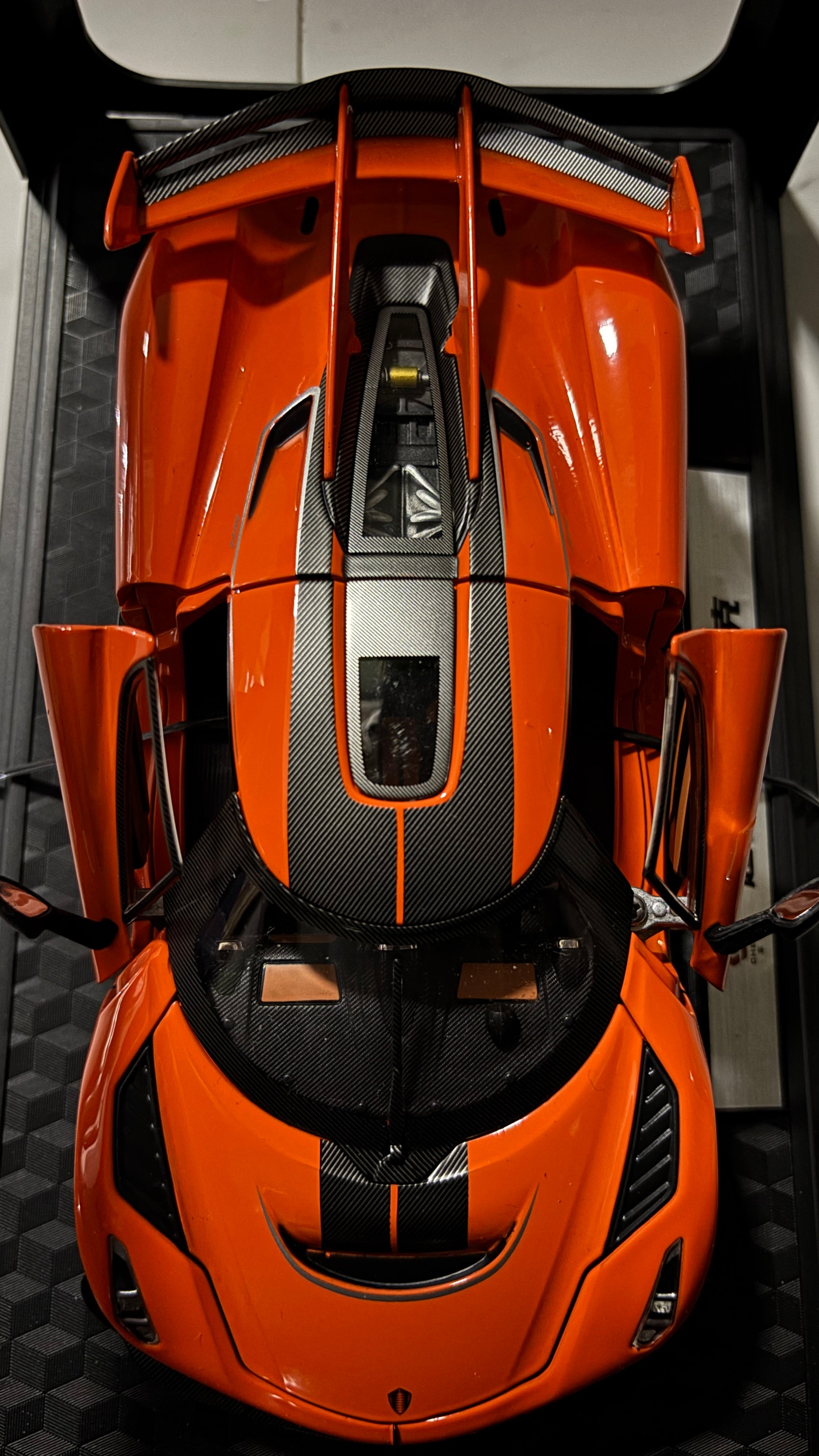 Koenigsegg Supercar, 1:24 Diecast Model