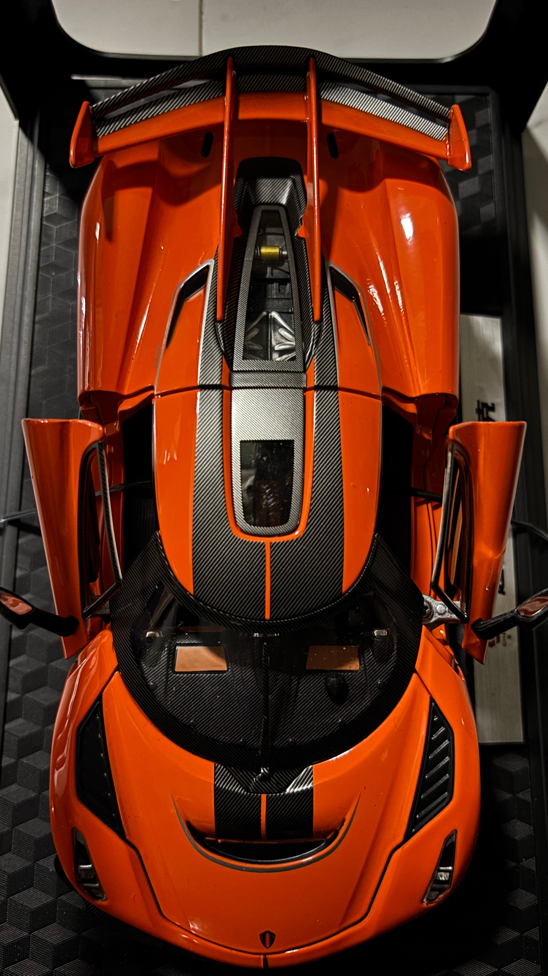 Koenigsegg Supercar, 1:24 Diecast Model