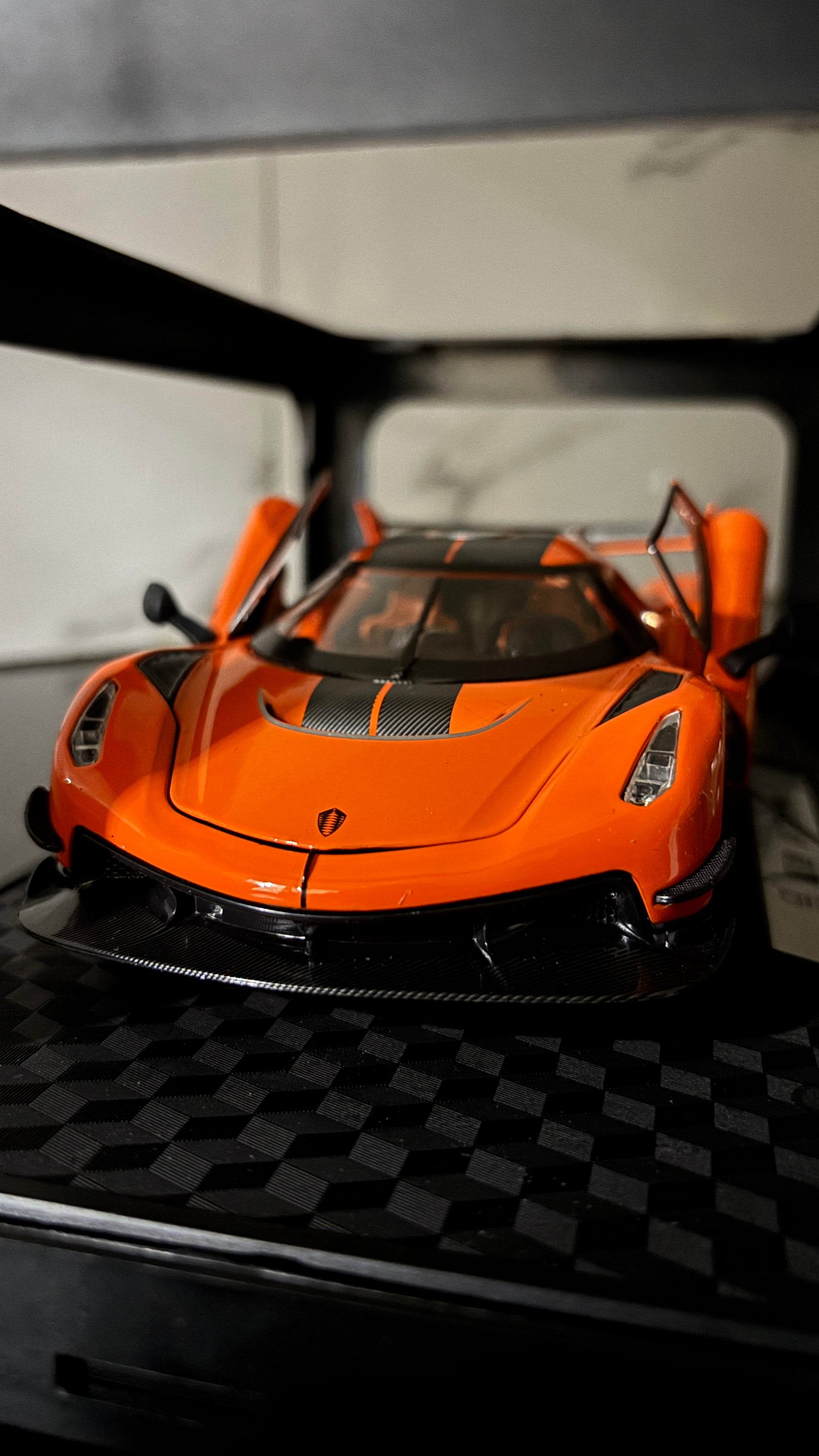 Koenigsegg Supercar, 1:24 Diecast Model