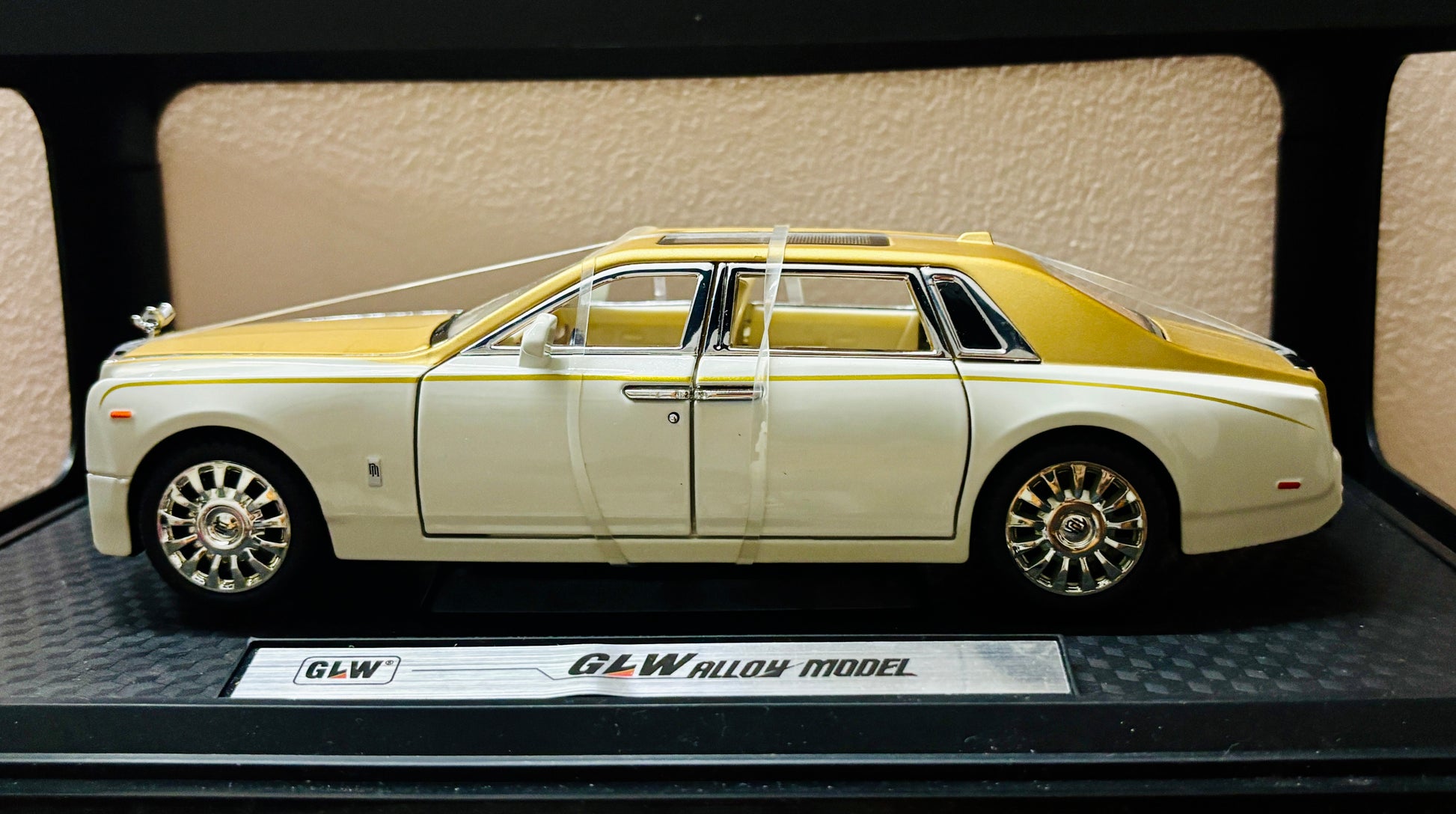 Rolls Royce Phantom Coachline, 1:24 Diecast Model