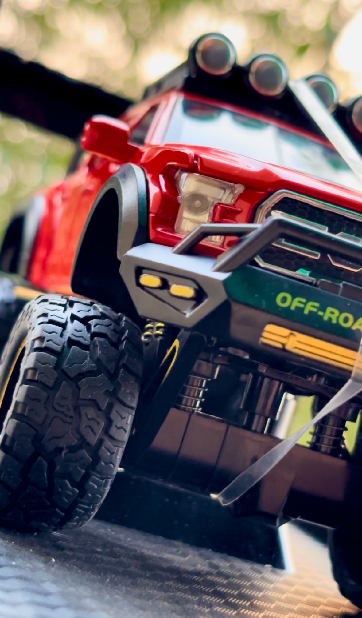 Ford Raptor 6×6, 1:24 Diecast Model